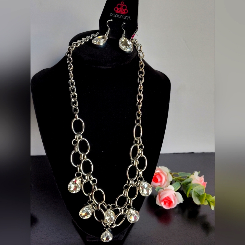 paparazzi Silver Tone Necklace with Clear Crystal Drops